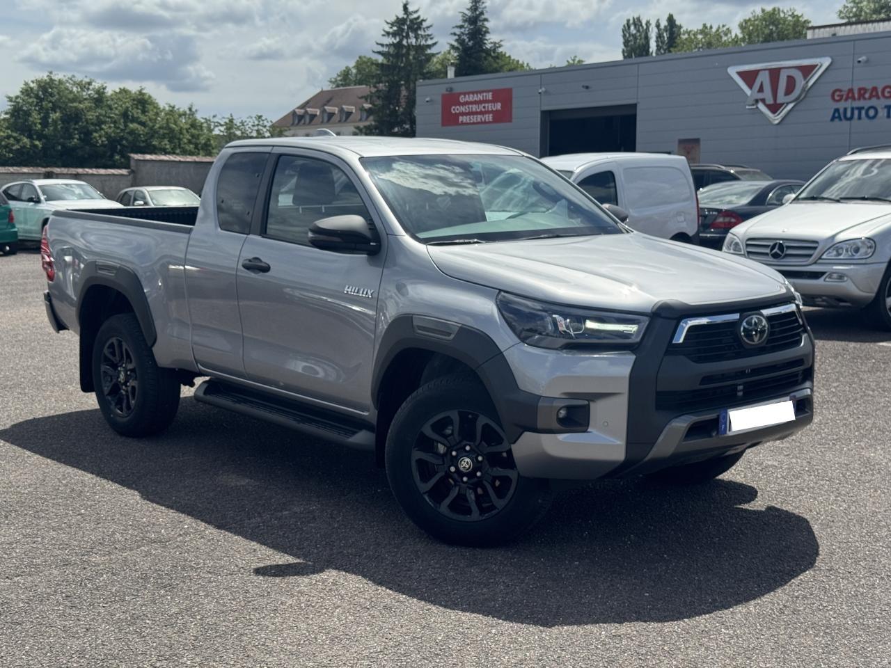 TOYOTA HILUX
