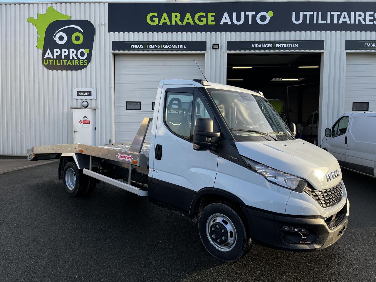 IVECO DAILY 35C16 3.0HPI PLATEAU FIXALU EQUIP \'MEN DISPONIBLE EN STOCK