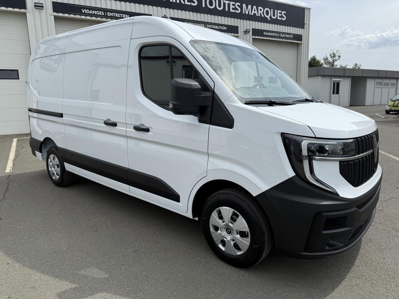 RENAULT MASTER 3t5 L2H2 2.0 dCi 170 boite automatique - Disponible