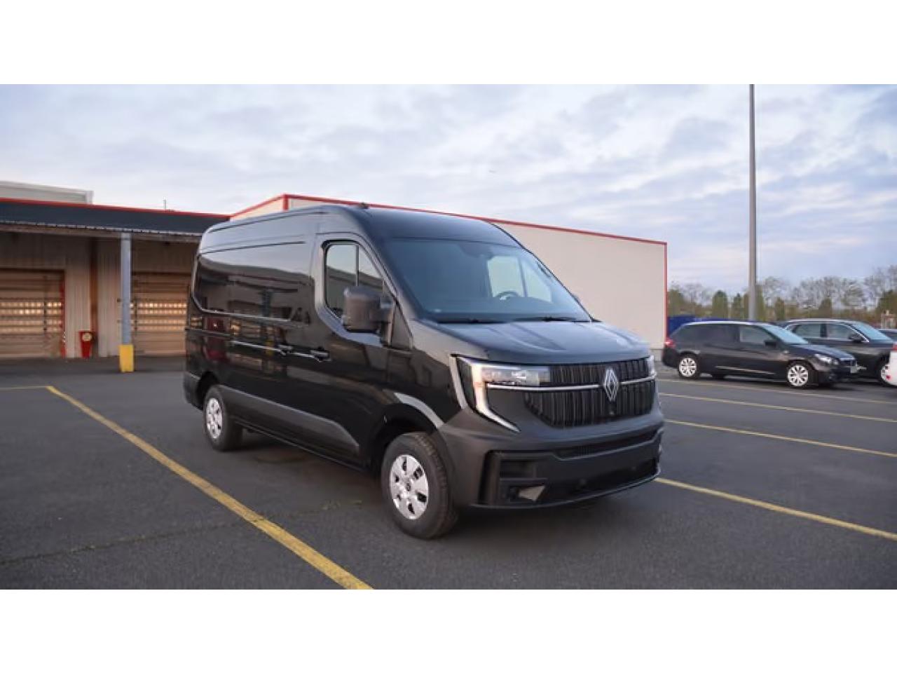 RENAULT MASTER 3t5 L2H2 150CH Extra Noir Nacre en Stock