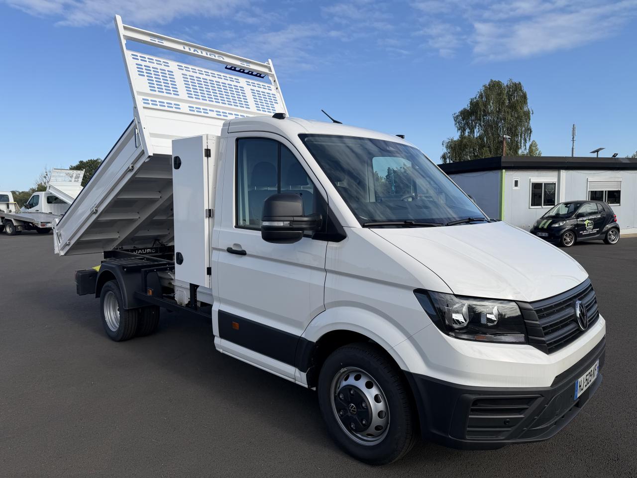 VOLKSWAGEN CRAFTER 2.0TDI163CH BENNE ET COFFRE ACIER -DISPO EN 48H - ETAT NEUF EN STOCK -
