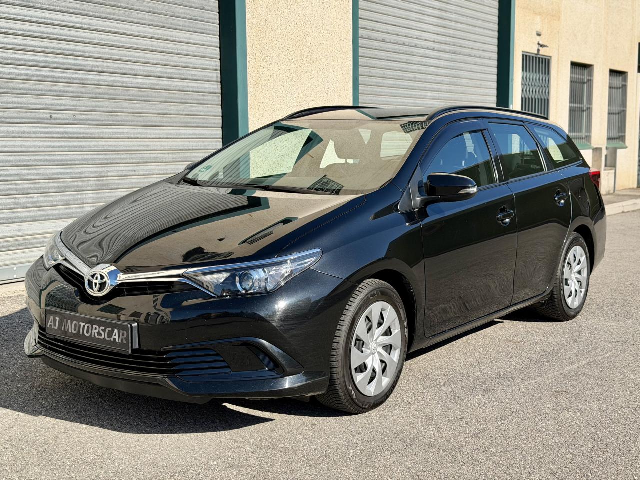TOYOTA AURIS Touring Sports 100Ch VVT-i  - Attelage
