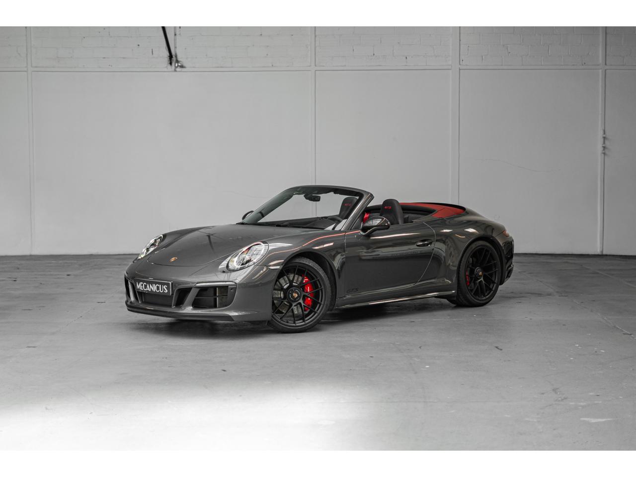 PORSCHE 911