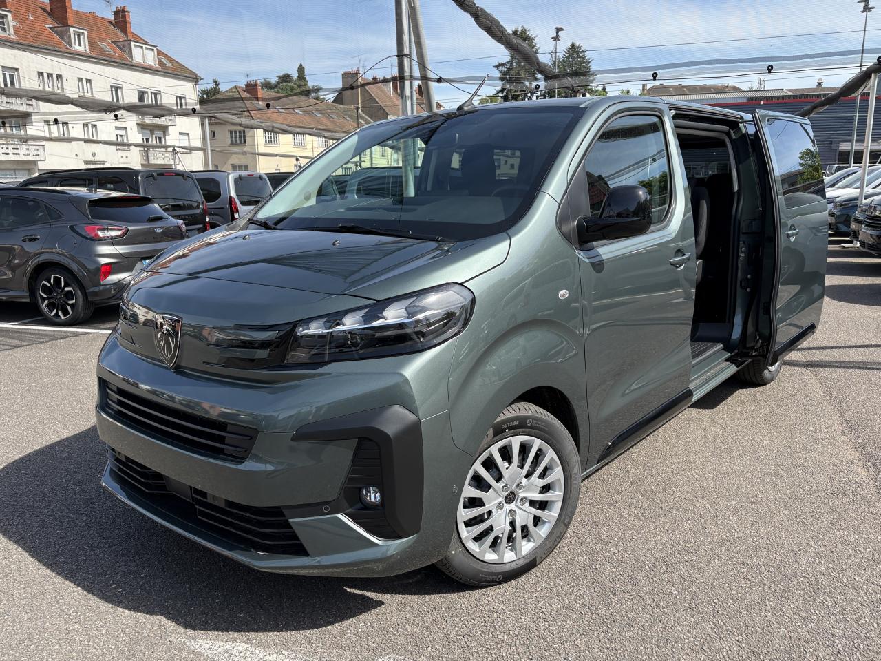 PEUGEOT TRAVELLER
