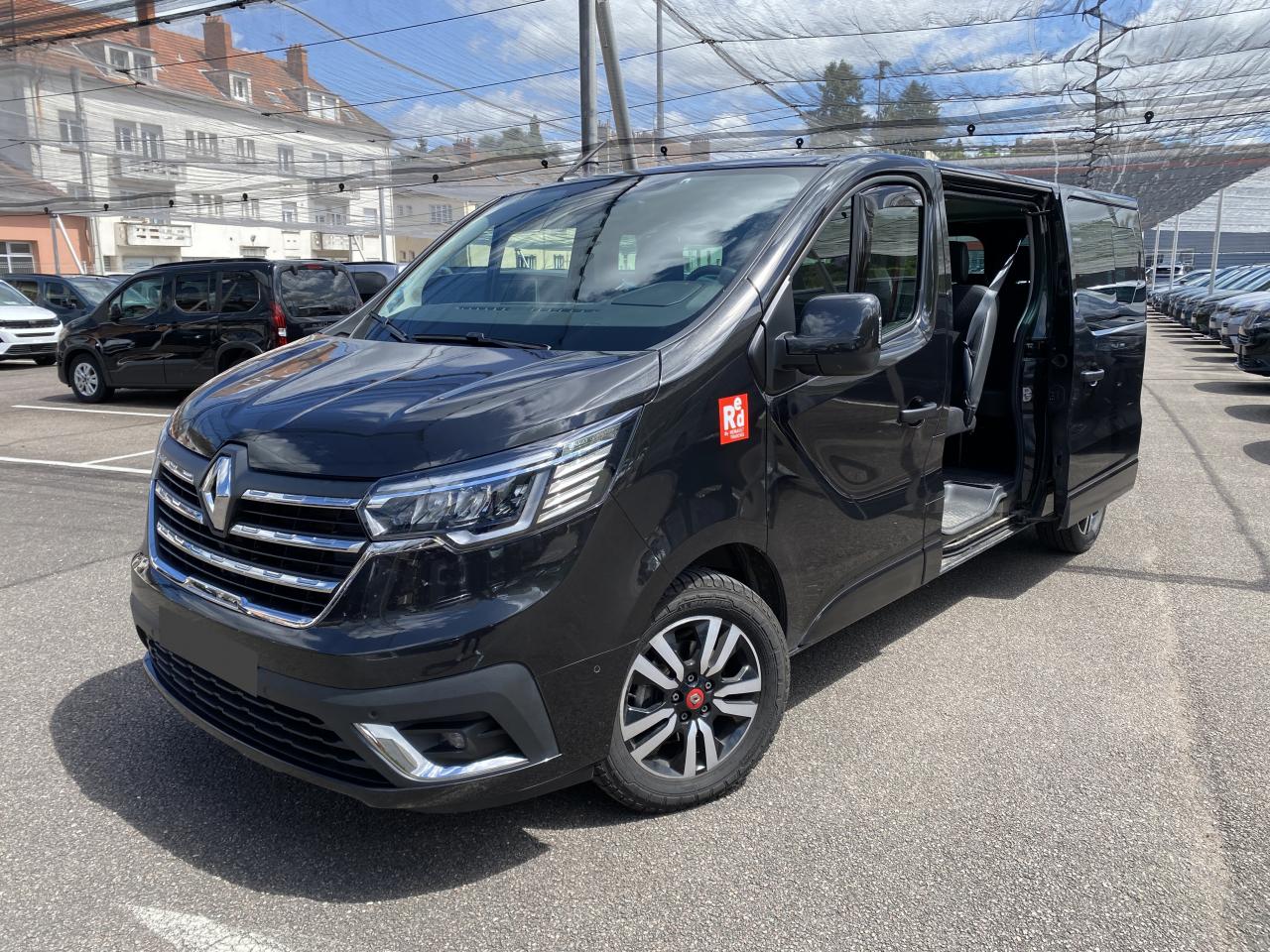 RENAULT TRUCKS Trafic combi L2H1 COMBI 2.0 Blue dCi 170 EDC RED EDITION 8PL