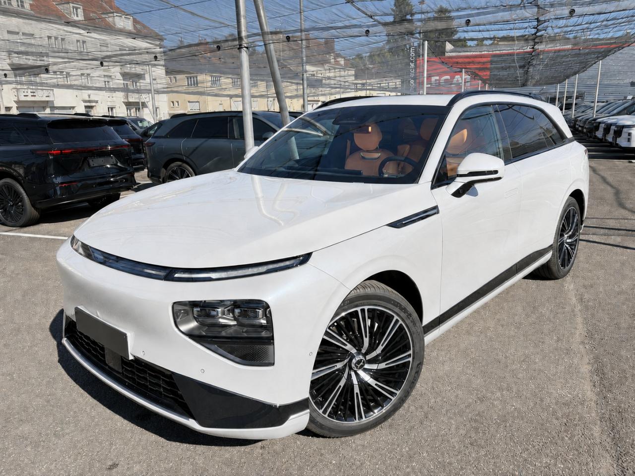XPENG G9 575 AWD PERFORMANCE 93.1 KWH CUIR TERRE BATTUE / ATTELAGE / SIEGES MASSANTS / AUDIO DY