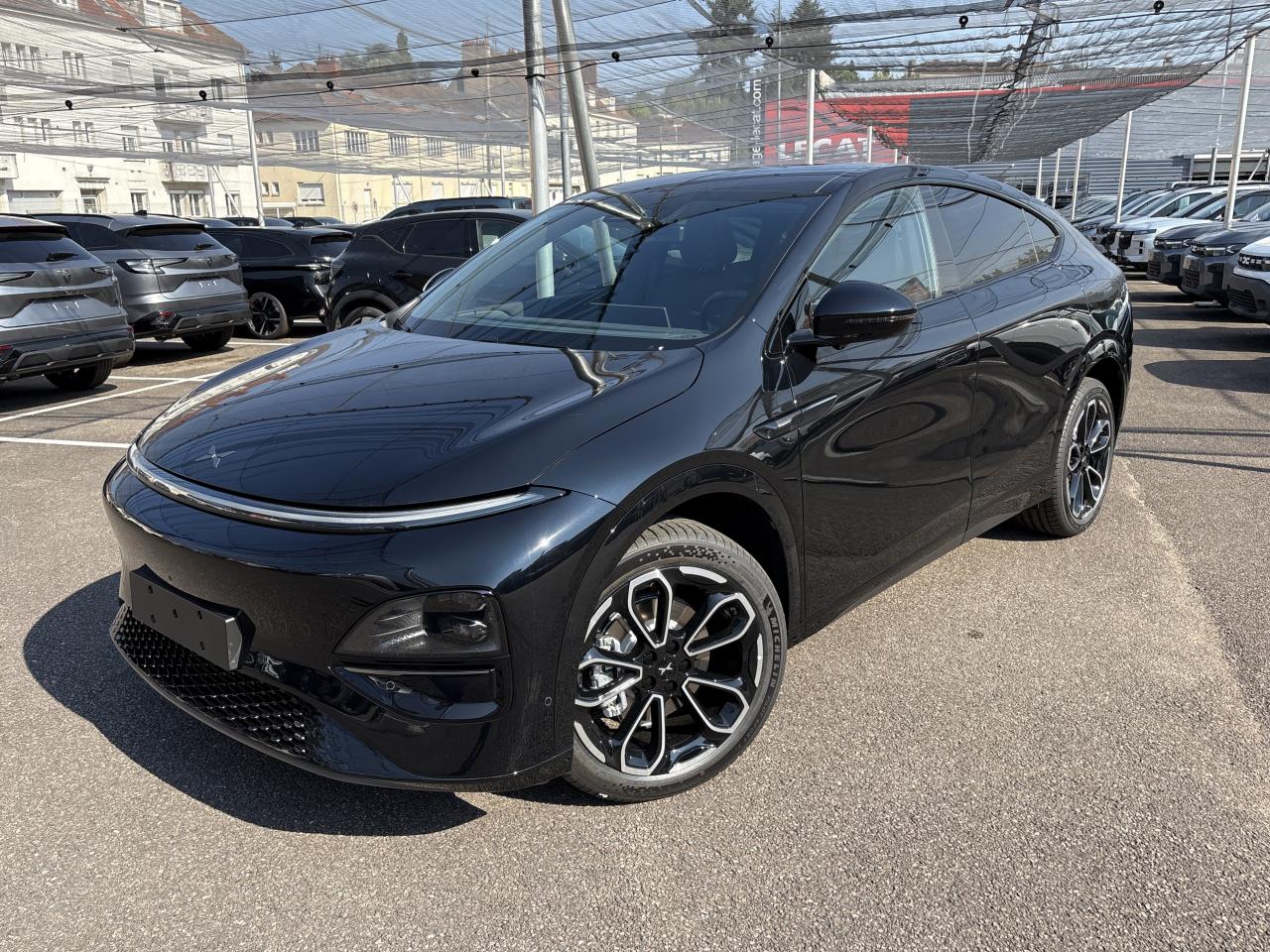 XPENG G6 PERFORMANCE 80 KWH AWD AVEC ATTELAGE / CUIR GRIS DIAMANT NAPPA