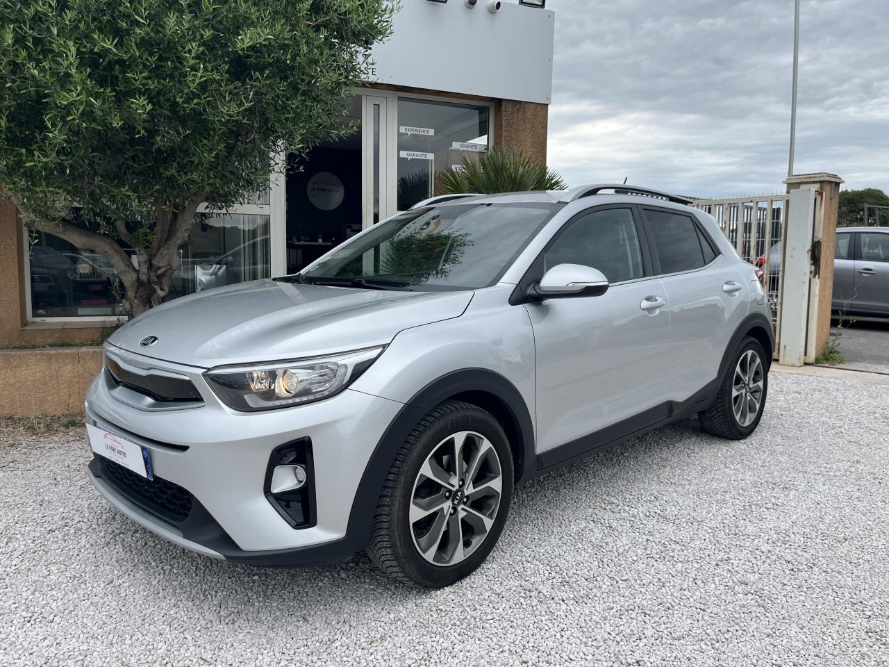 KIA STONIC 1.6 CRDI - 115 CV LAUNCH EDITION / CAMERA/ APPLE CARPLAY / ETAT REMARQUABLE