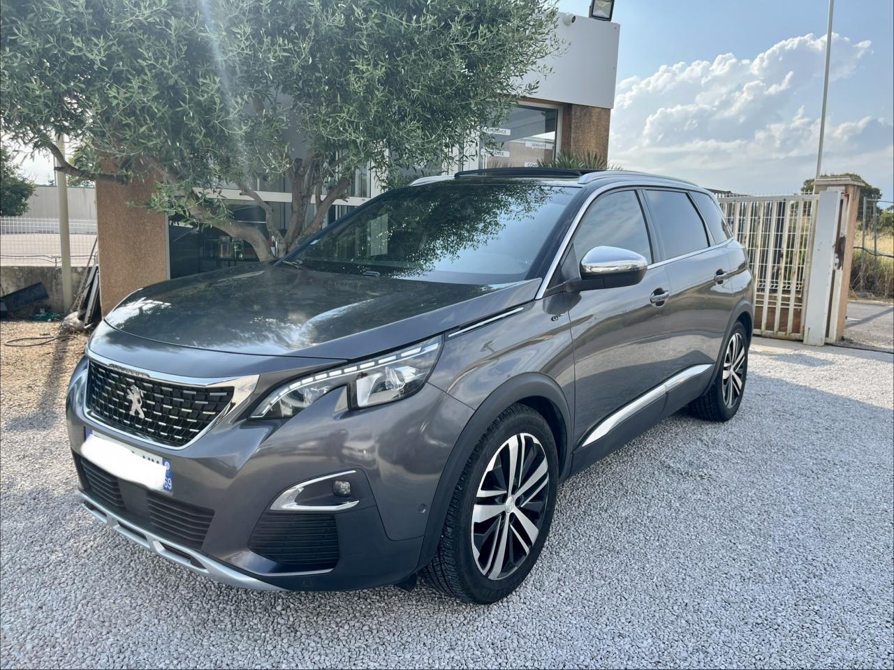 PEUGEOT 5008