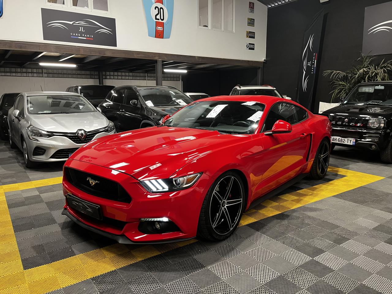 FORD MUSTANG