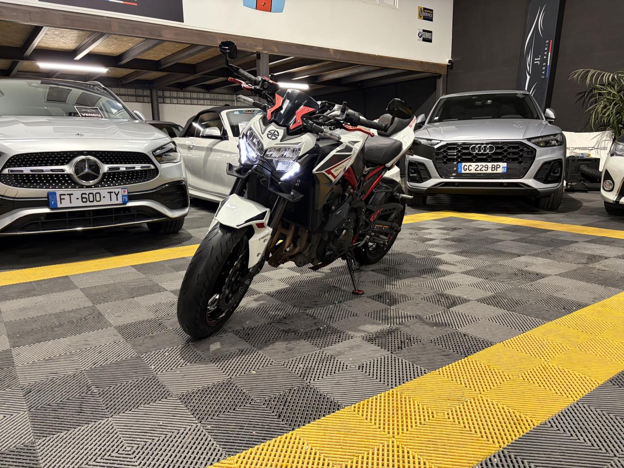 KAWASAKI Z 900