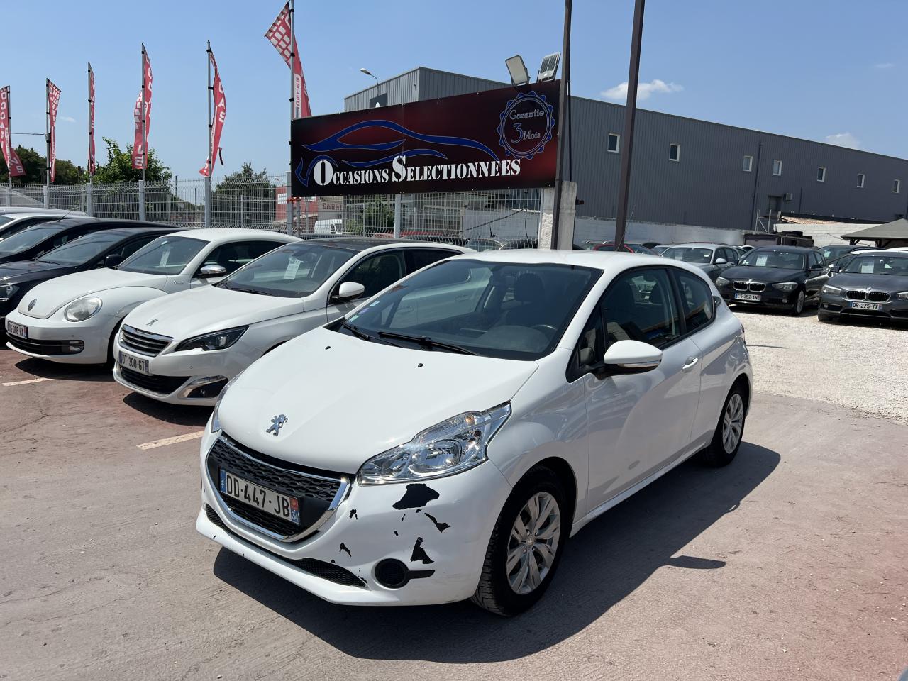 PEUGEOT 208
