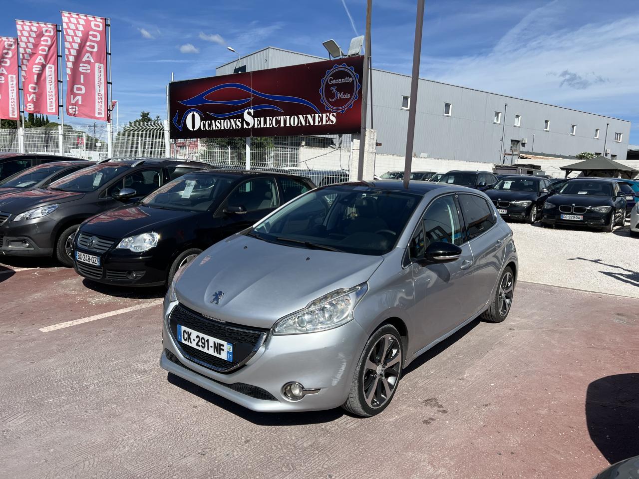 PEUGEOT 208
