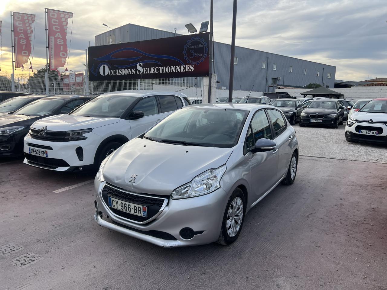 PEUGEOT 208