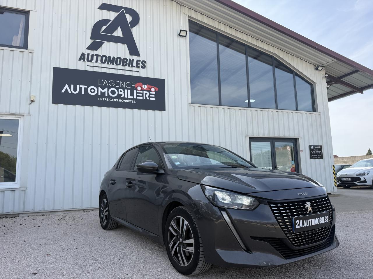 PEUGEOT 208