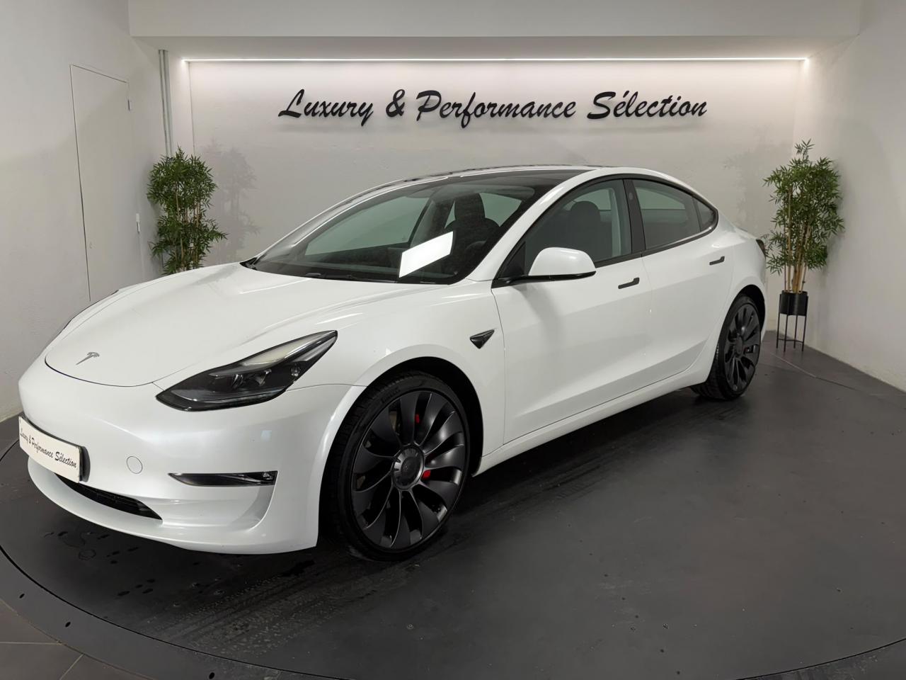 TESLA MODEL 3