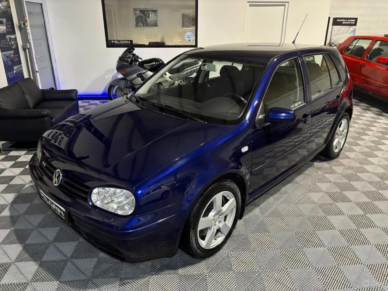 VOLKSWAGEN GOLF