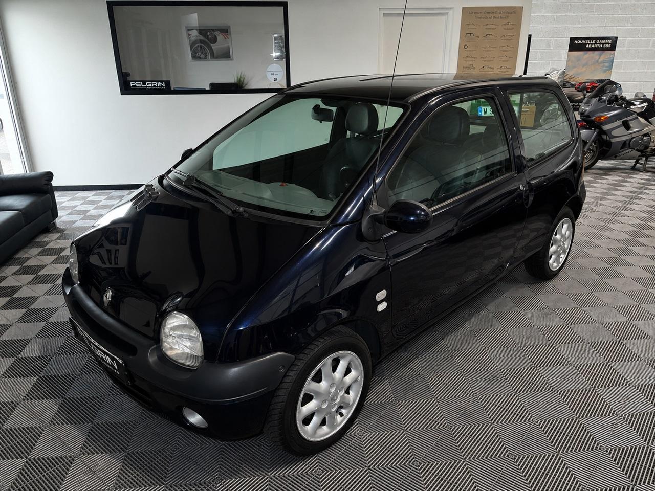 RENAULT TWINGO 1.2i 16V 75 Ch finition Initiale Paris - Combo couleur très chic - Clim