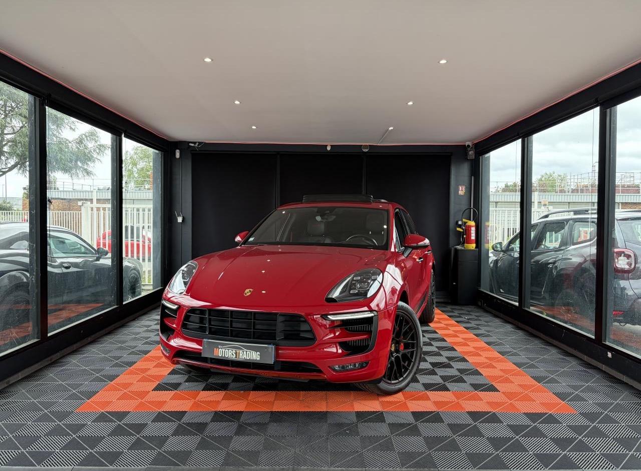 PORSCHE MACAN