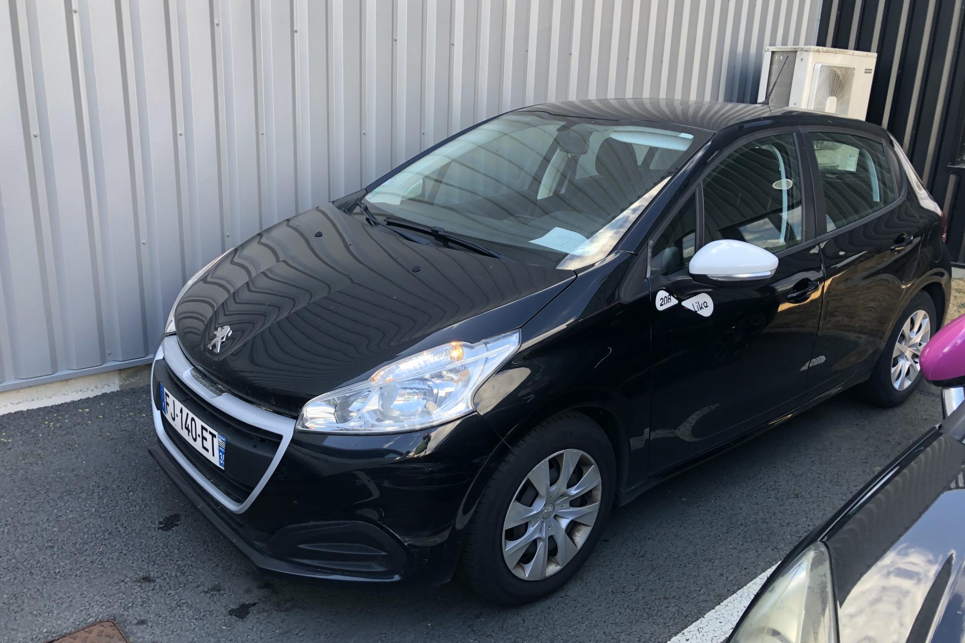 PEUGEOT 208