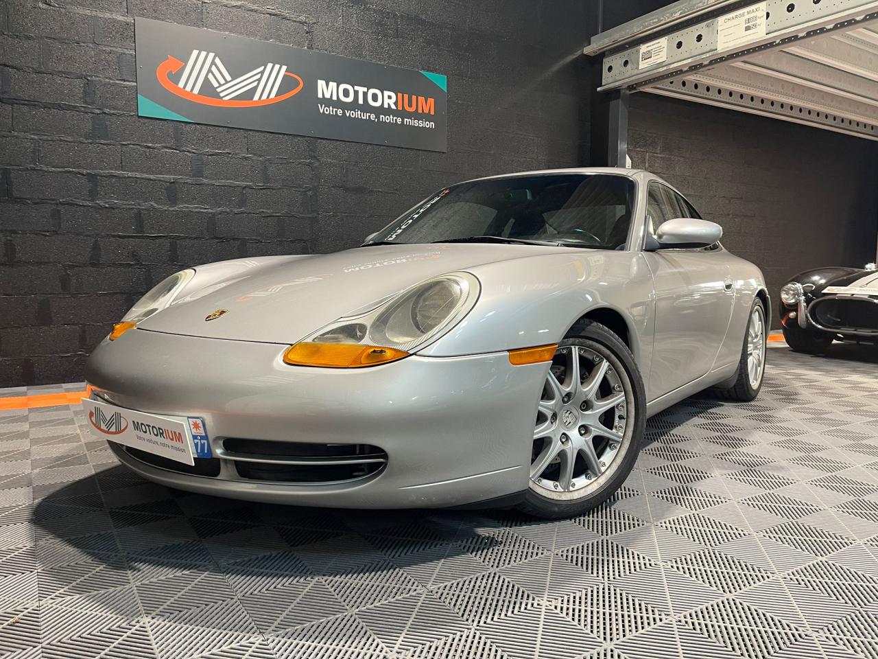 PORSCHE 911