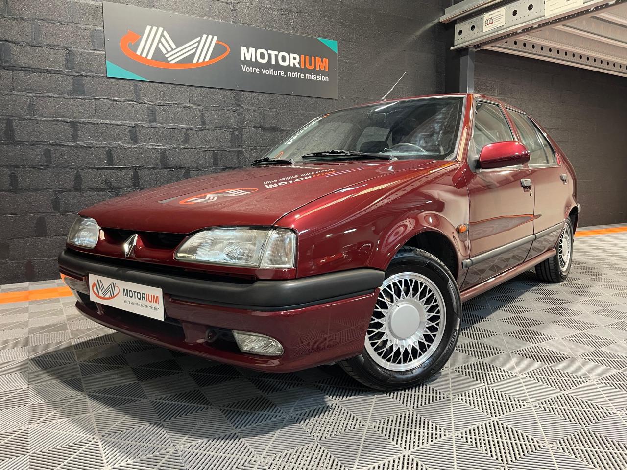 RENAULT R19 BACCARA 1.8i 113 ch - 1ère MAIN - BOÎTE MANUELLE - ETAT EXCEPTIONNEL