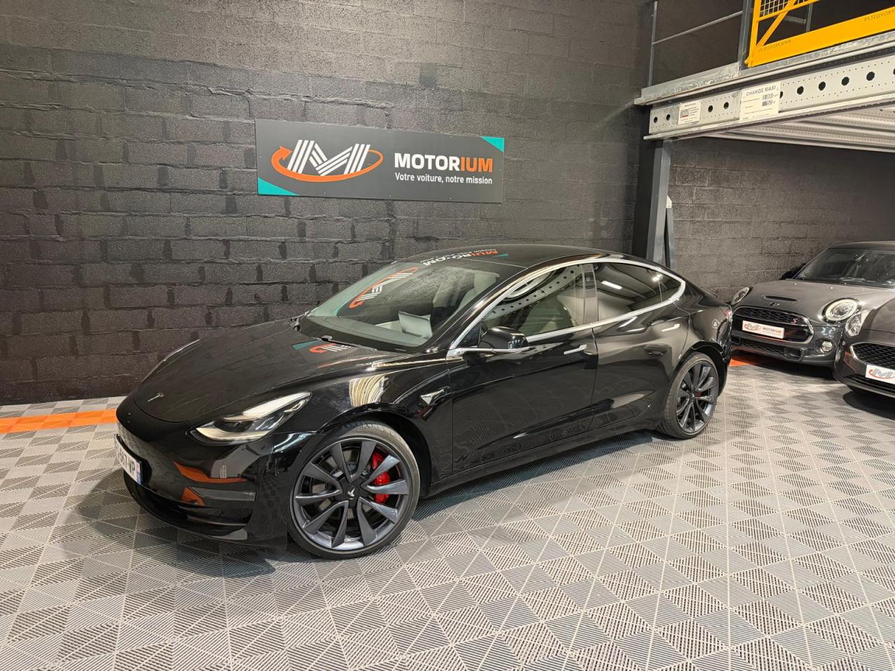 TESLA MODEL 3