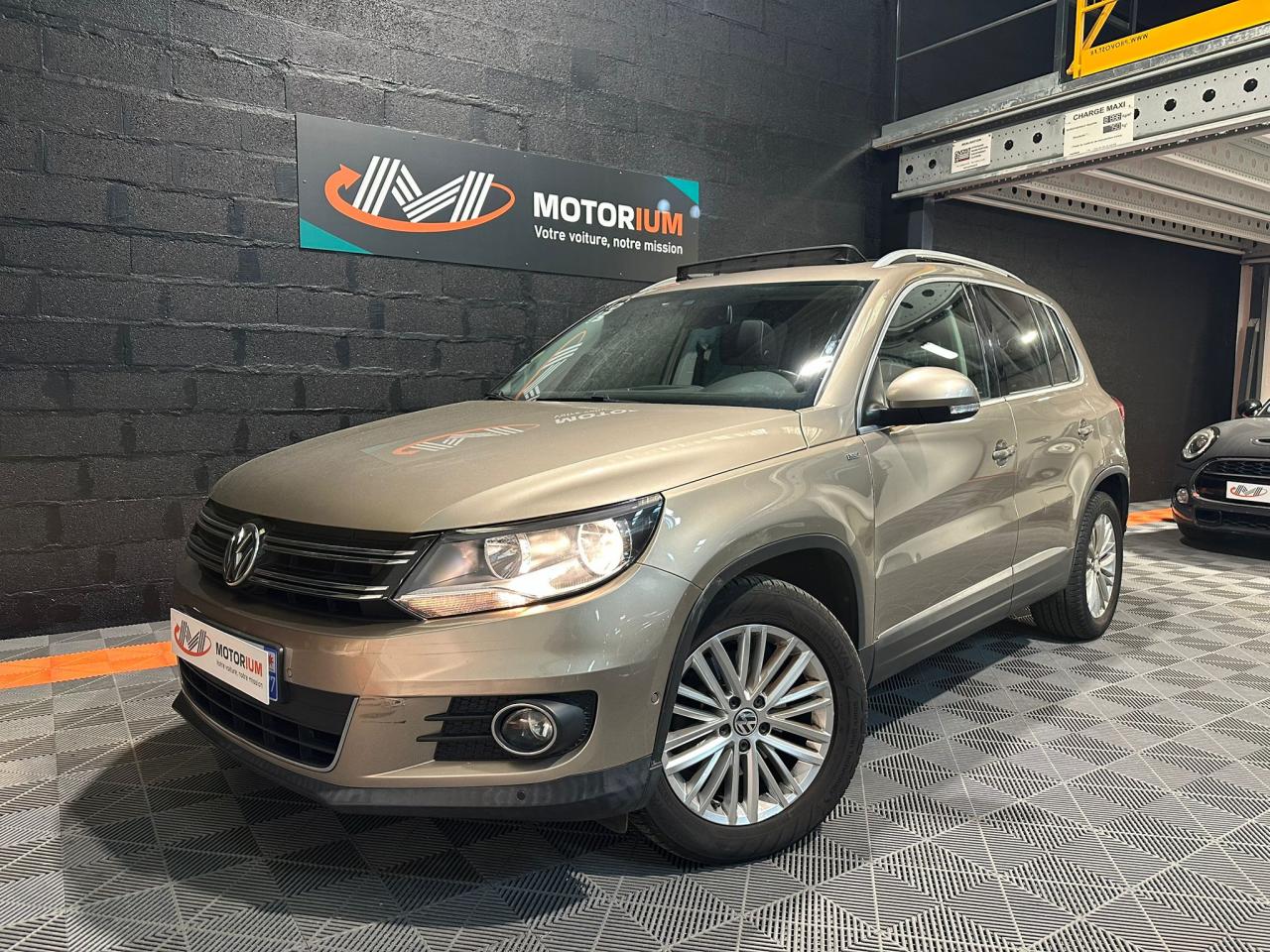 VOLKSWAGEN TIGUAN