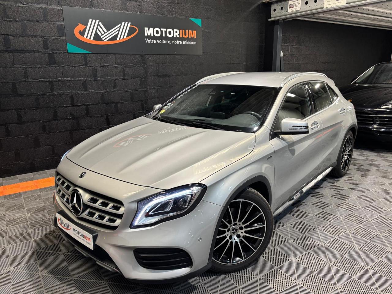 MERCEDES GLA