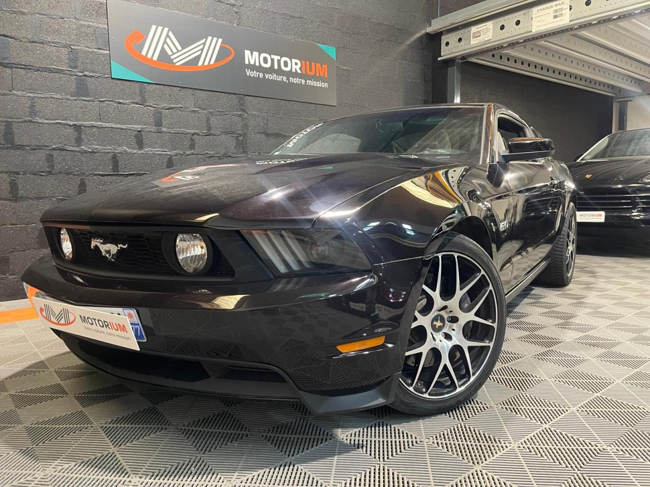 FORD MUSTANG