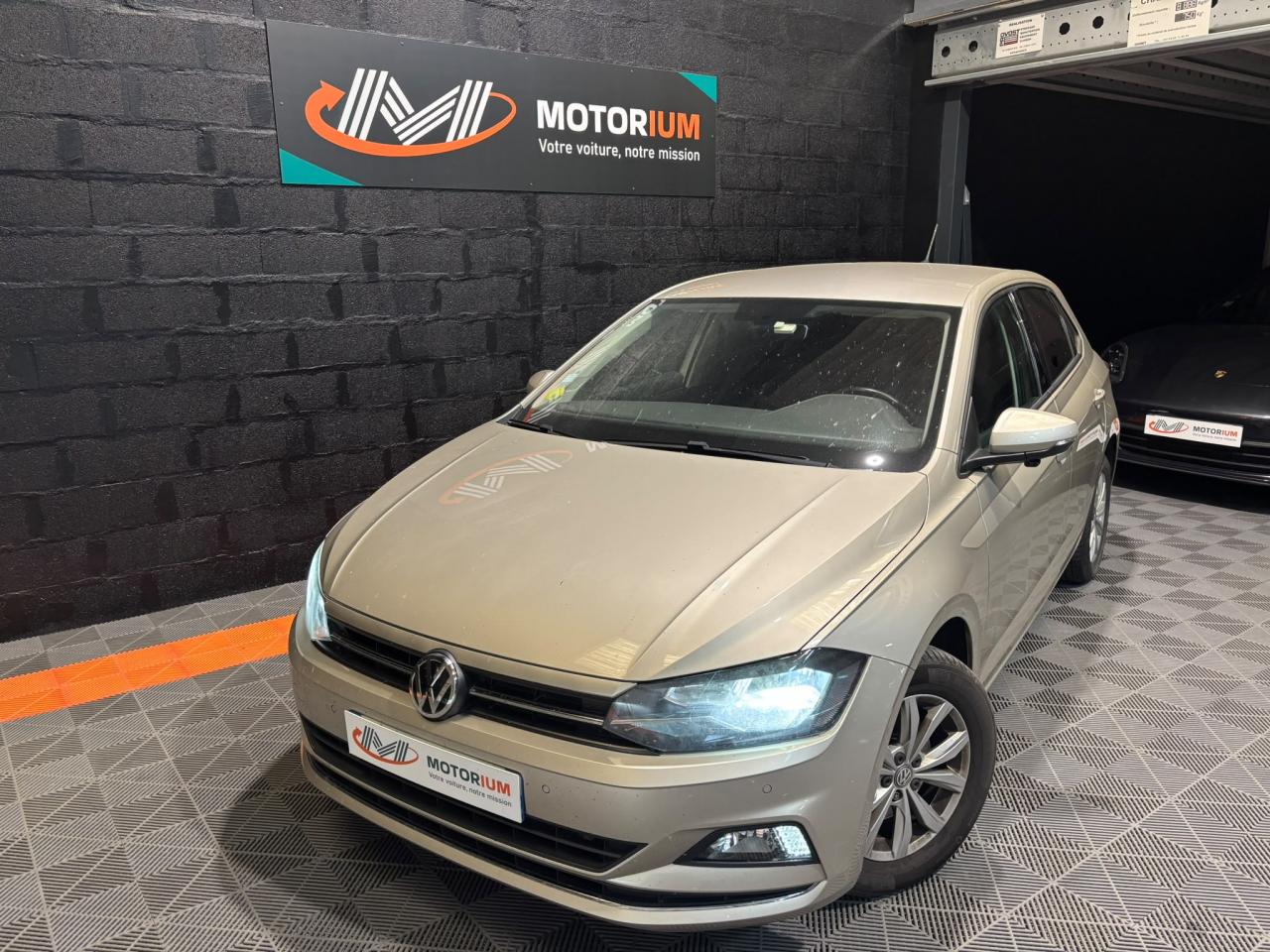 VOLKSWAGEN POLO