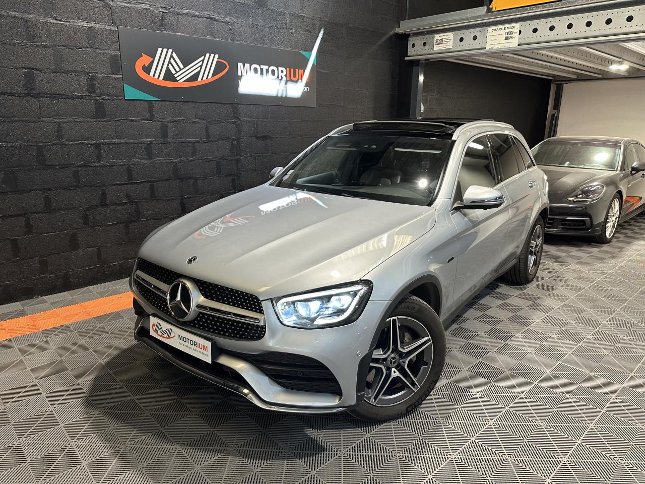 MERCEDES GLC