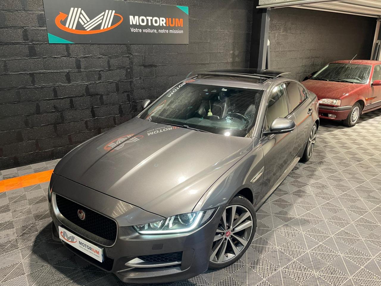 JAGUAR XE