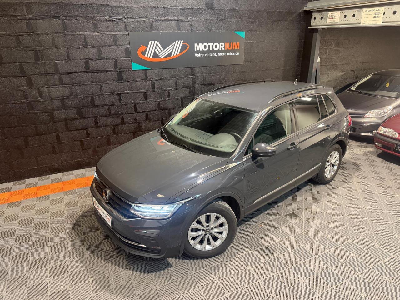 VOLKSWAGEN TIGUAN