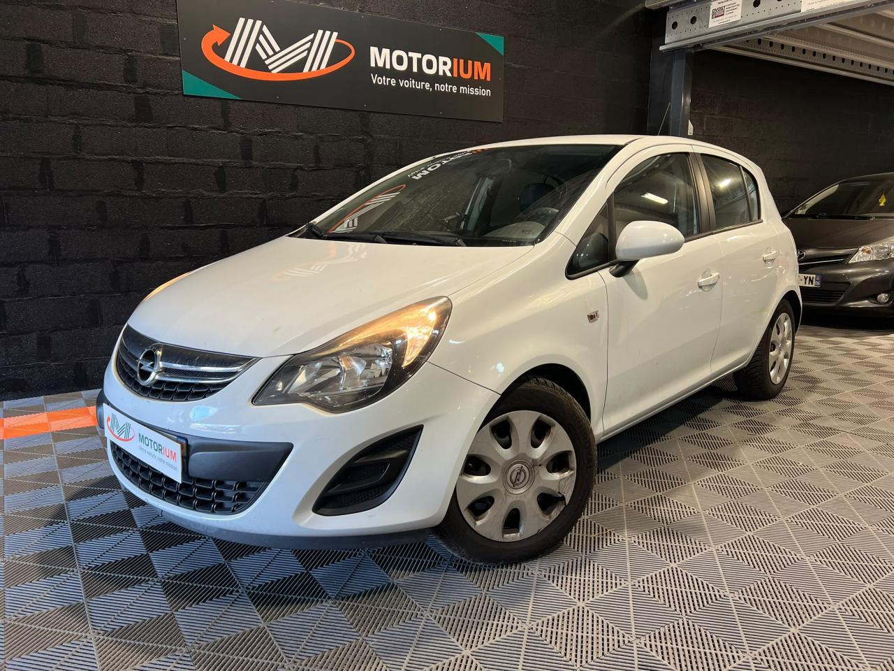 OPEL CORSA 1.2i Twinport  D - révision + distribution fait - CT pour la vente - Garantie Moteur boite po