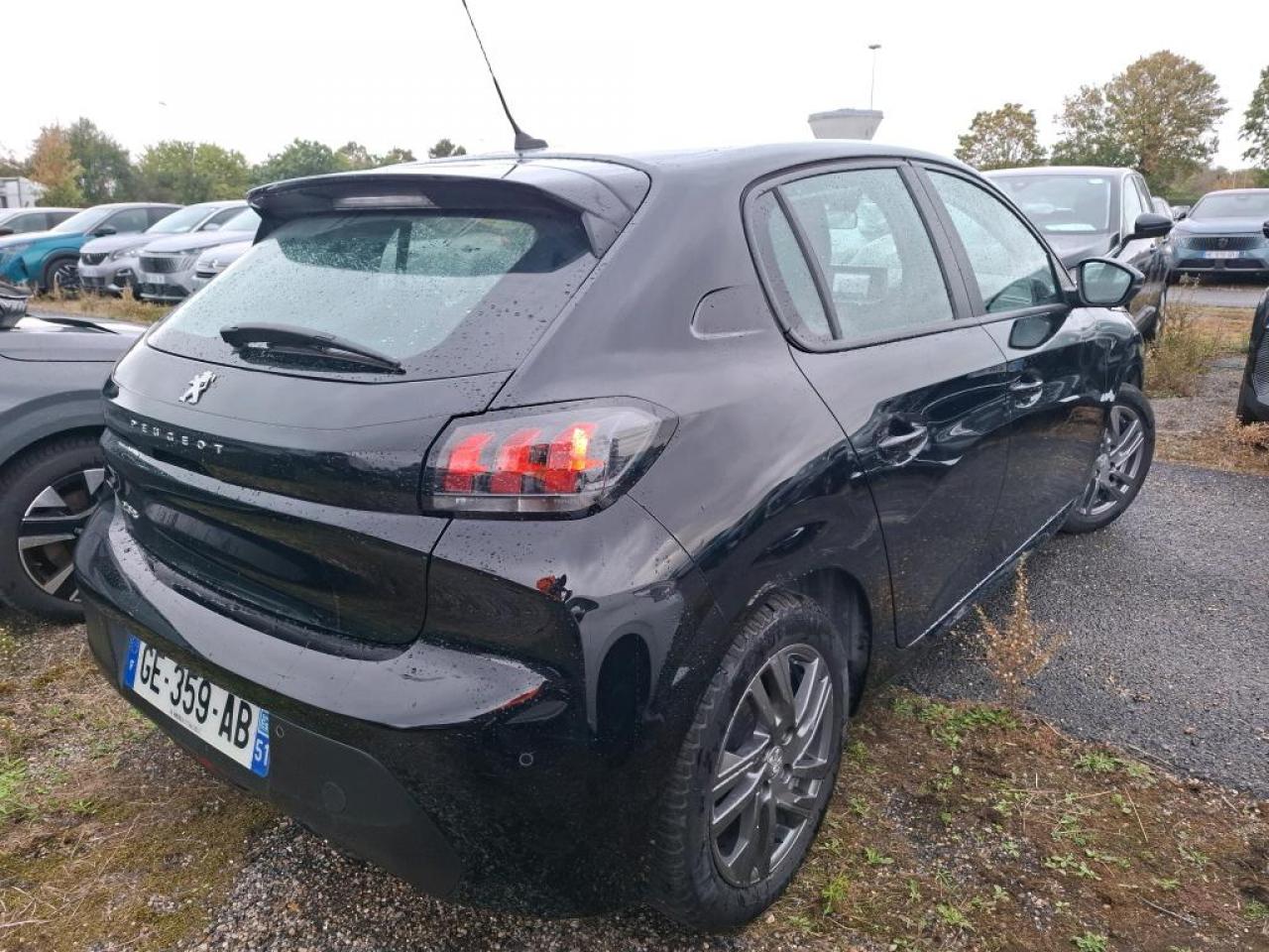 PEUGEOT 208