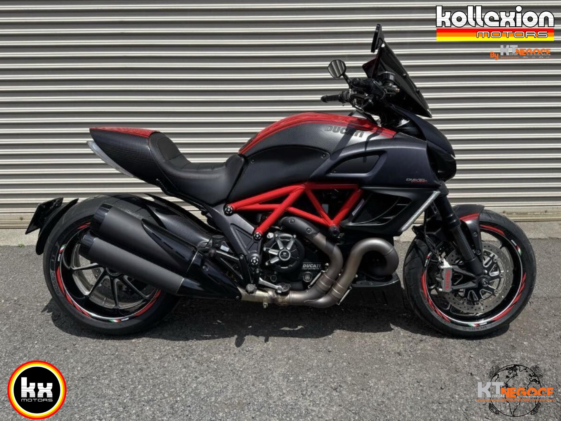 DUCATI DIAVEL 1200 CARBON 2012