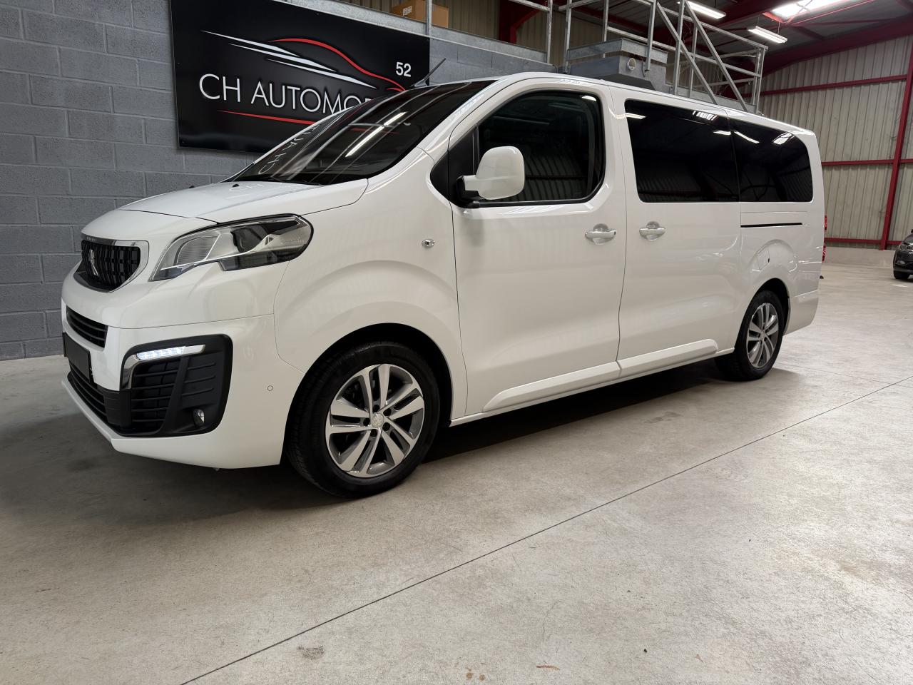 PEUGEOT TRAVELLER