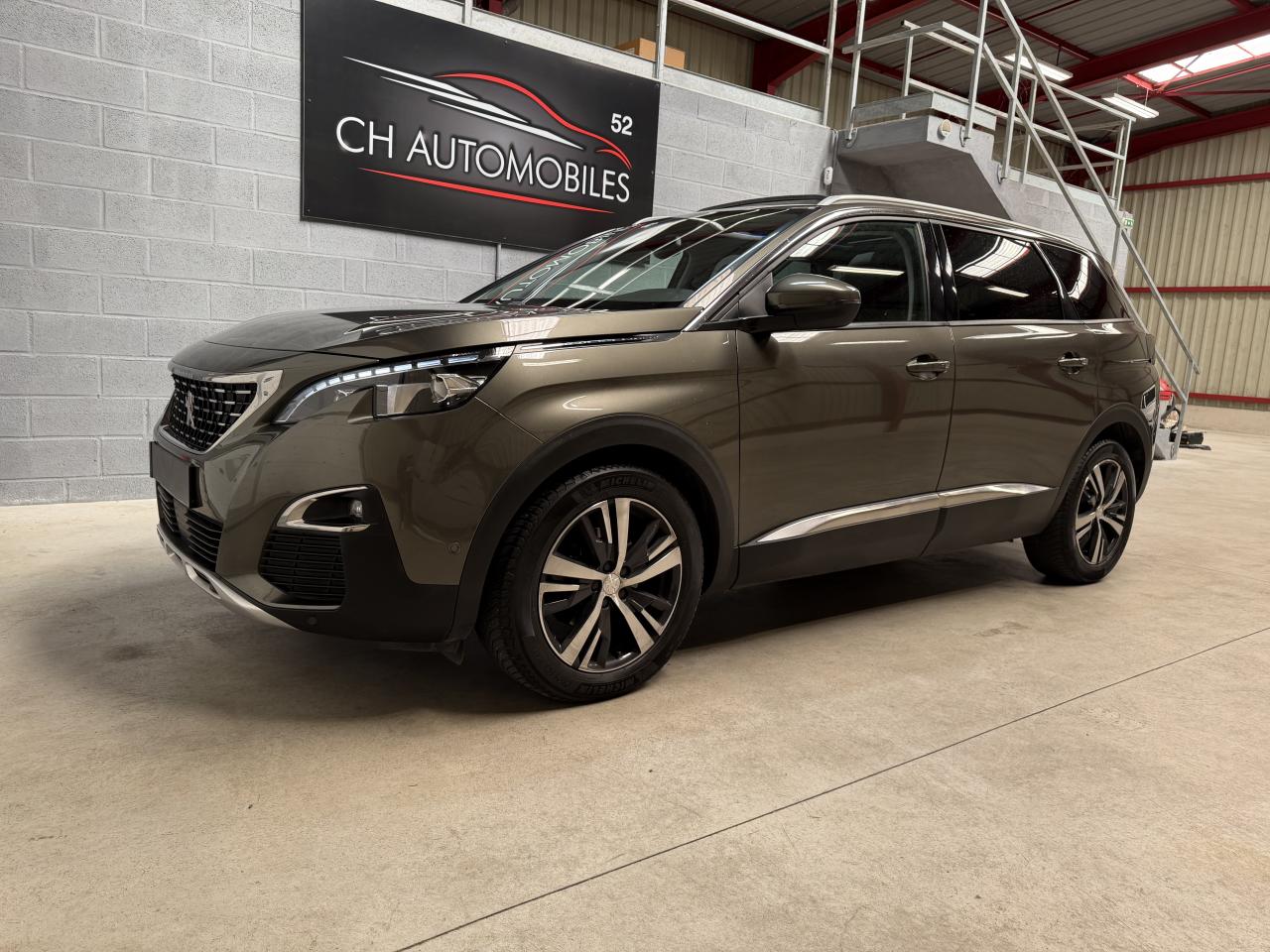 PEUGEOT 5008