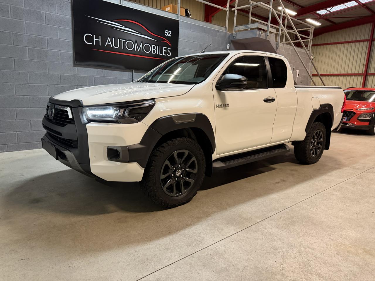 TOYOTA HILUX X-TRA CABINE 2.8L D-4D 204CH INVINCIBLE 4X4 BVA6/SUIVI TOYOTA