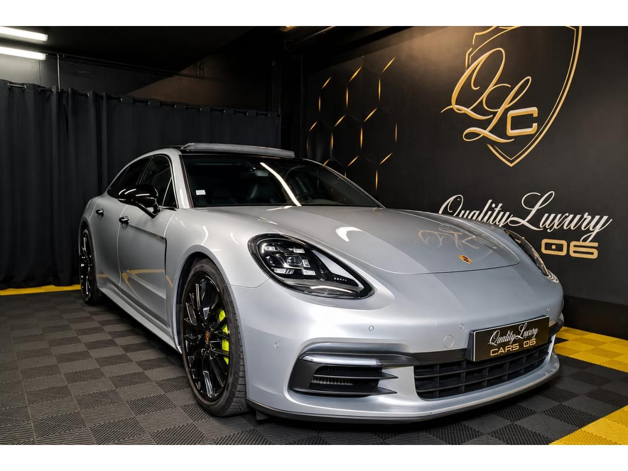 PORSCHE PANAMERA