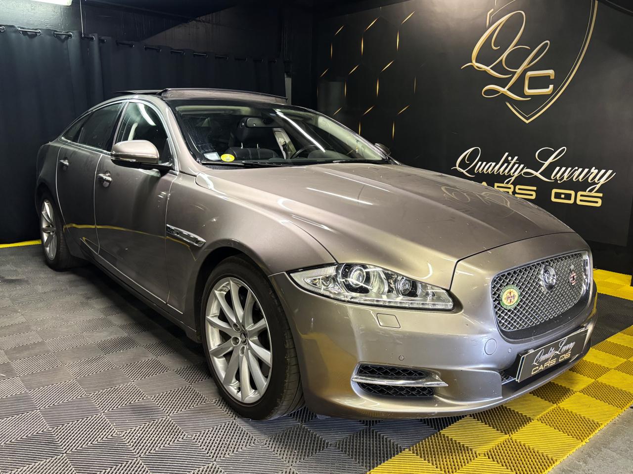 JAGUAR XJ 3.0 D V6 - BVA  2009 BERLINE Luxe Premium Courte PHASE 1