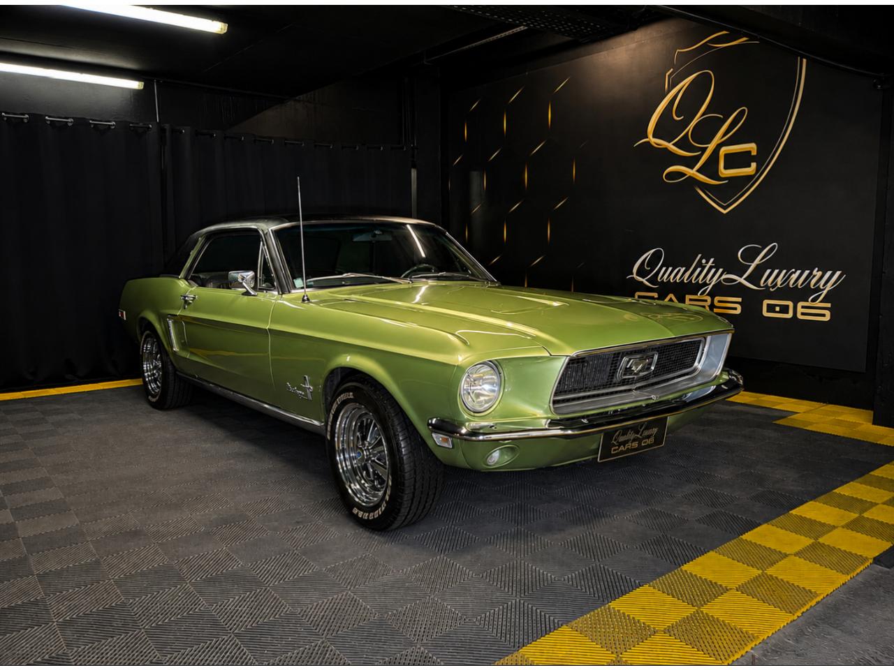 FORD MUSTANG