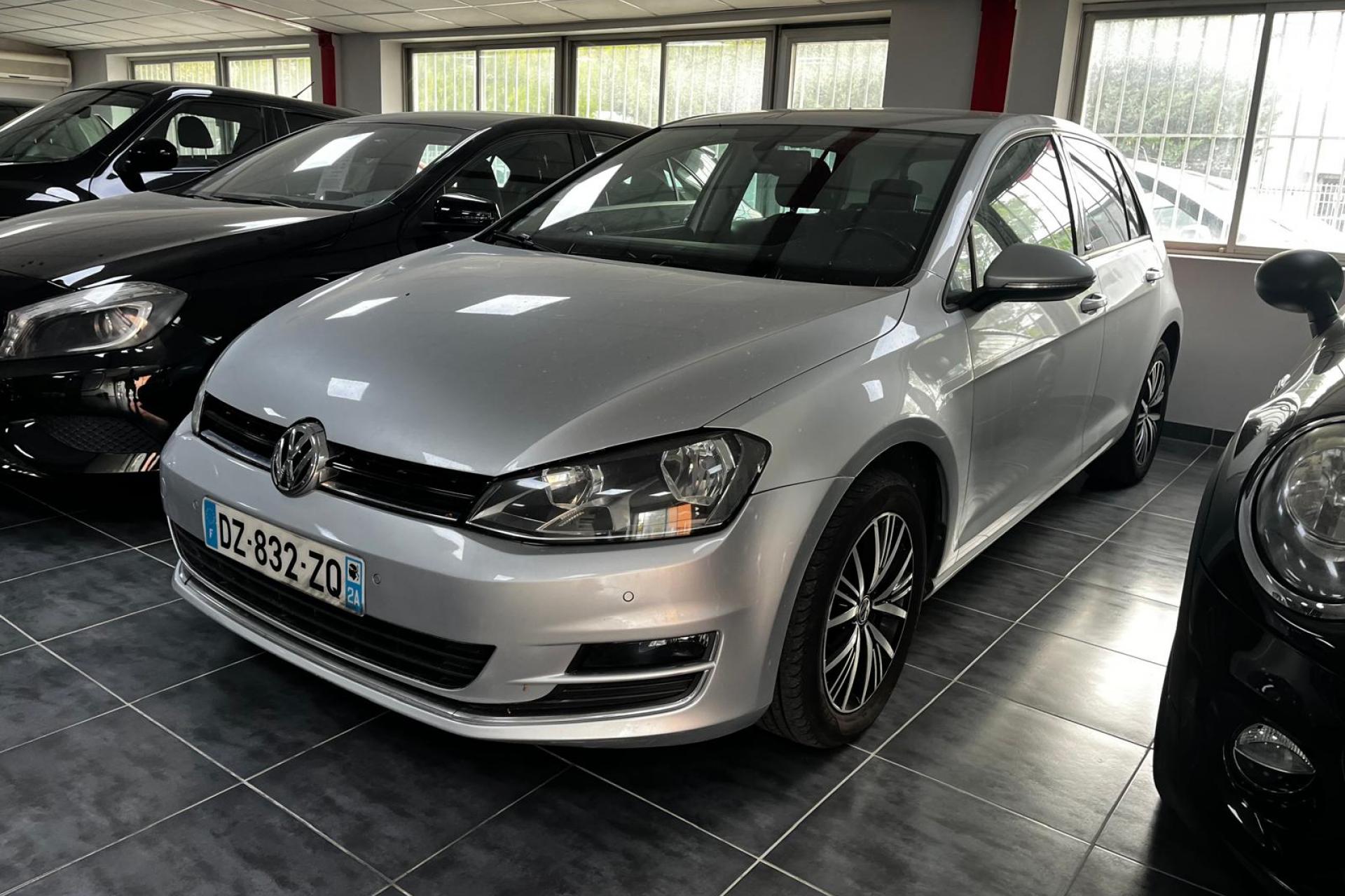 VOLKSWAGEN GOLF