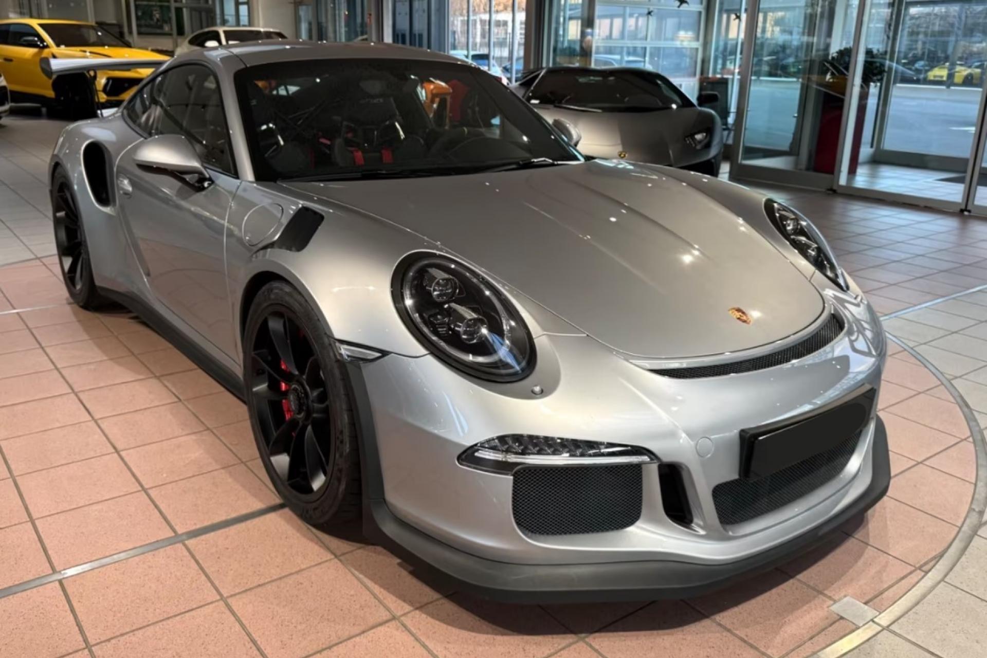 PORSCHE 911