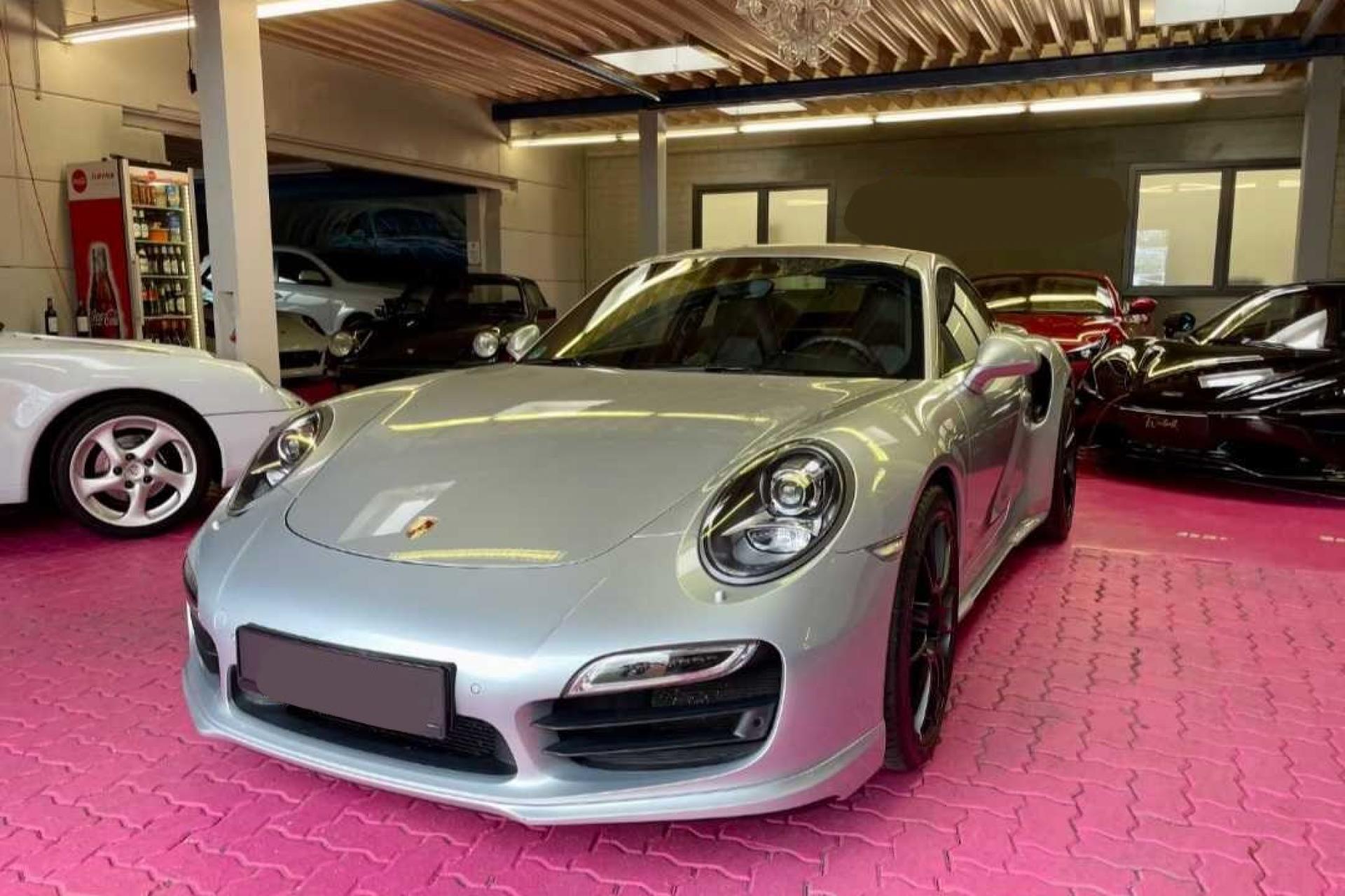 PORSCHE 991