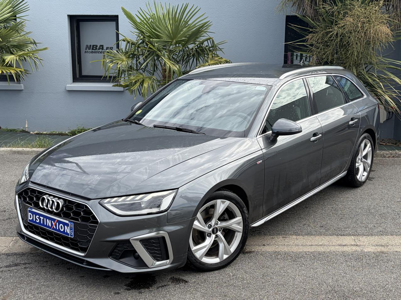 AUDI A4 AVANT 2.0 35 TDI 163 S-Tronic S-Line avec Attelage