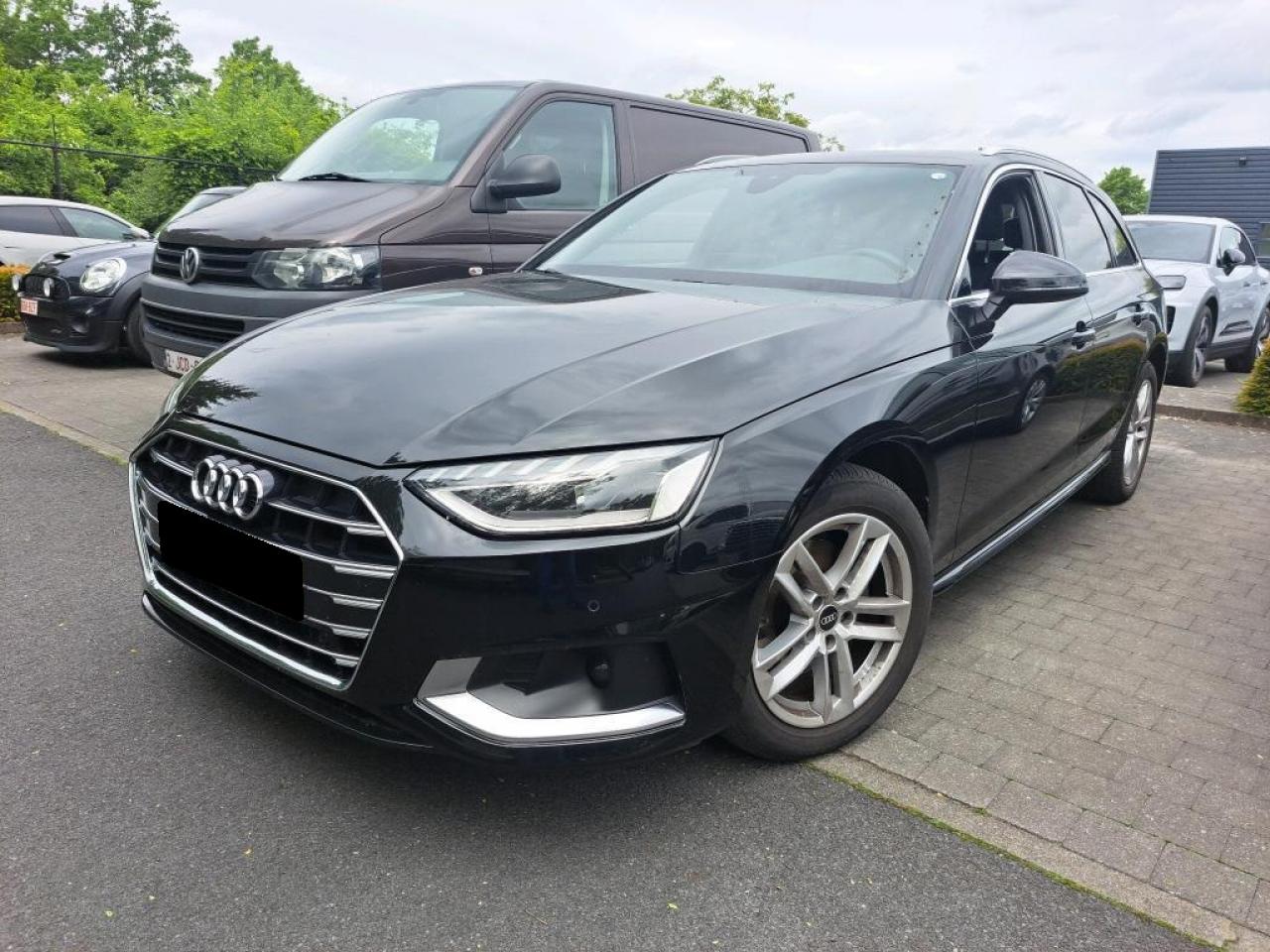 AUDI A4 AVANT 30 TDI 136 S-Tronic Advanced avec T.O et Attelage amovible