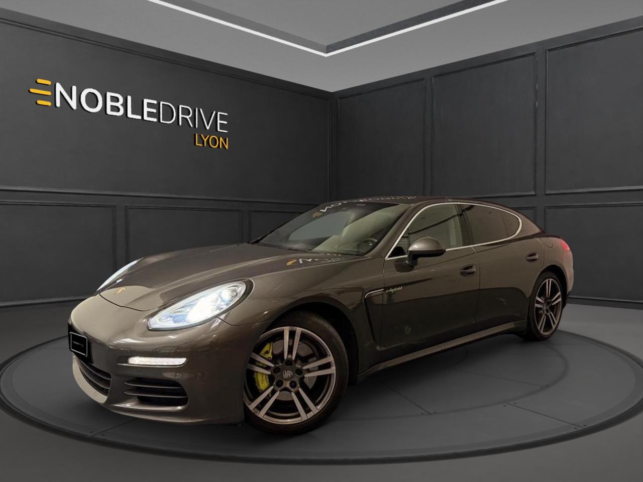 PORSCHE PANAMERA