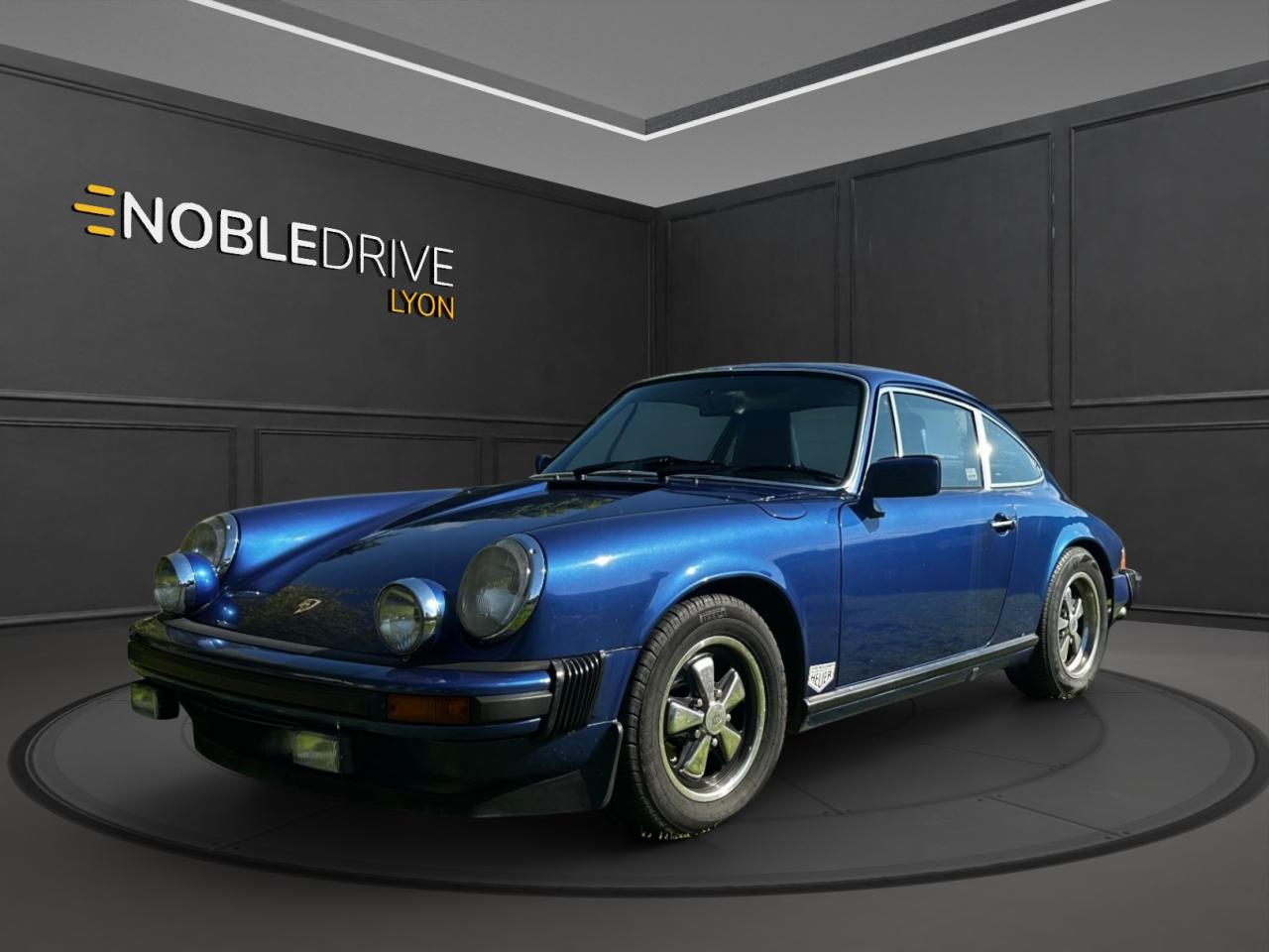 PORSCHE 911